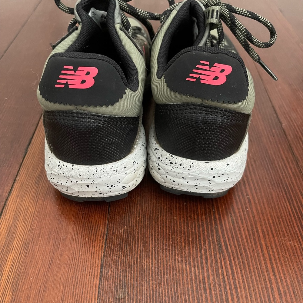 New Balance All Terrain Shoes Women’s Size 6 - Picture 3 of 6